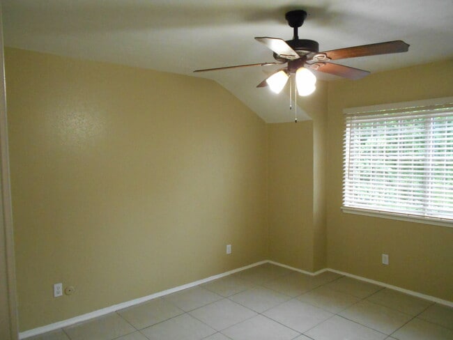 12447 W Village Dr in Houston, TX - Building Photo - Building Photo