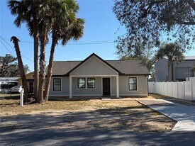 111 W Pearl St in Minneola, FL - Building Photo