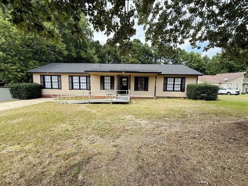 518 Suffolk Ct in Fayetteville, NC - Foto de edificio