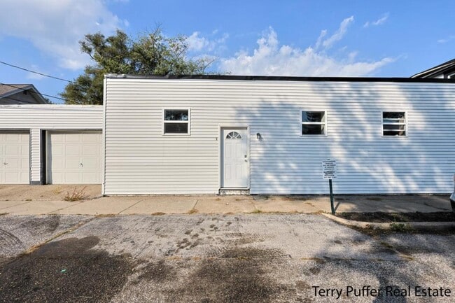 property at 995 E Forest Ave