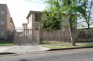 14652 Blythe St in Panorama City, CA - Building Photo
