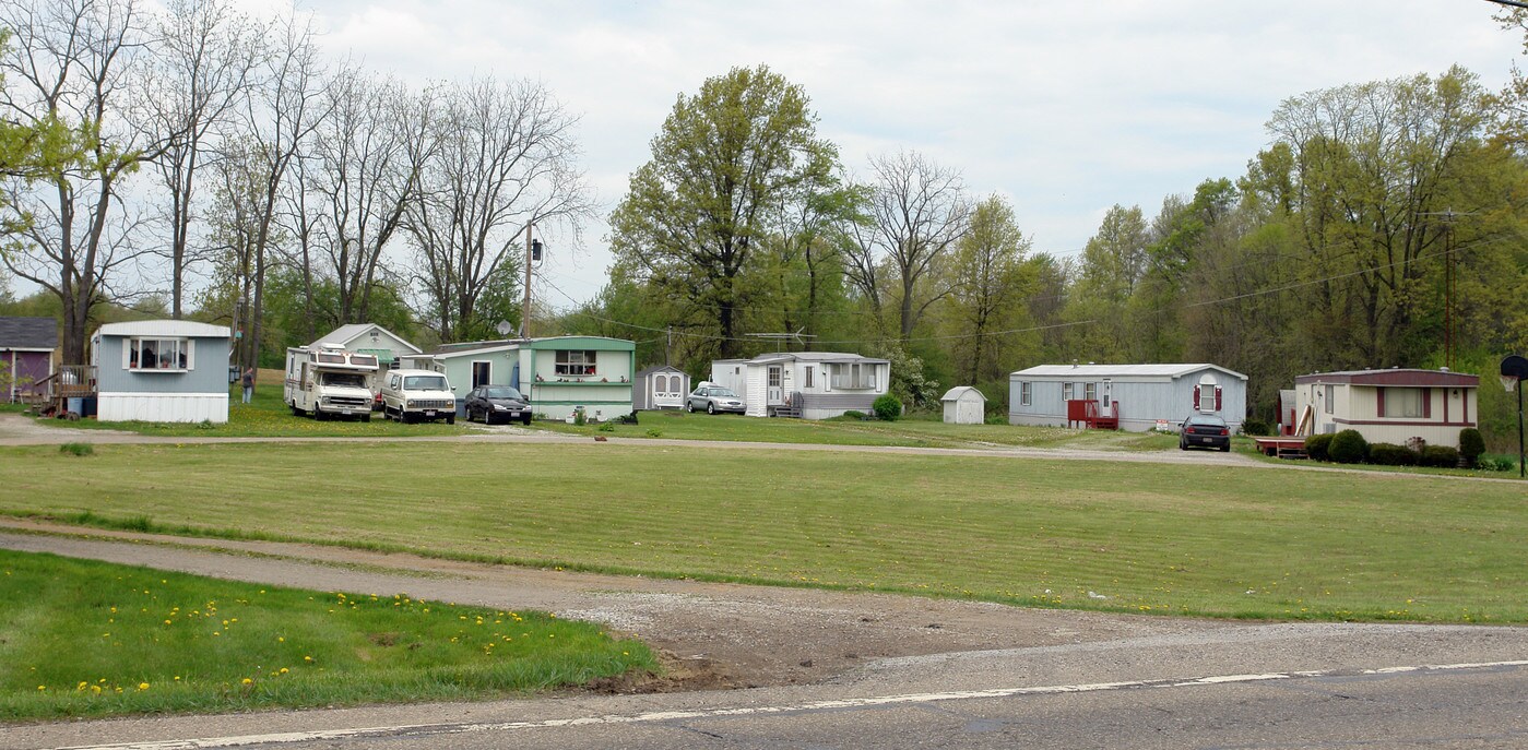 12090 Cleveland Rd in Creston, OH - Building Photo