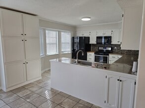 6811 Orchard St in Pleasant Valley, MO - Building Photo - Building Photo