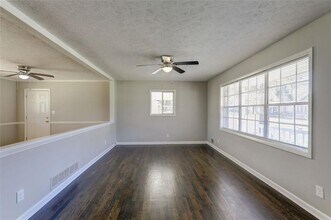 2585 Walton Way SW in Marietta, GA - Building Photo - Building Photo
