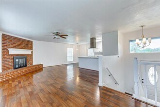 471 El Toro Ln in Webster, TX - Building Photo - Building Photo