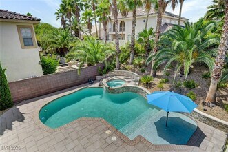 9813 Edgeview Pl in Las Vegas, NV - Building Photo - Building Photo