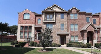 2155 Mcparland Ct in Carrollton, TX - Building Photo