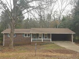 6304 Shore Dr in Douglasville, GA - Building Photo