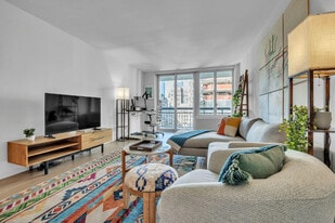 68 W 37th St in New York, NY - Building Photo