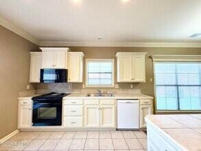 121 Troubadore Dr in Youngsville, LA - Building Photo - Building Photo