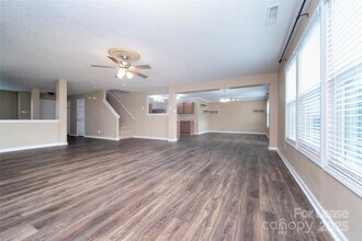 910 Torsion Lane, Unit 2-2-2107 in Clover, SC - Foto de edificio - Building Photo