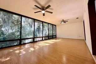 2816 SW 14th Dr in Gainesville, FL - Building Photo