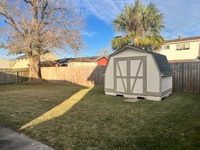 225 Brett Dr in Gretna, LA - Foto de edificio - Building Photo