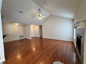 1005 Zachary Dr in Centerton, AR - Building Photo - Building Photo