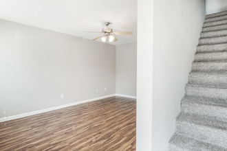 109 Creekside Dr in Calhoun, GA - Building Photo - Building Photo