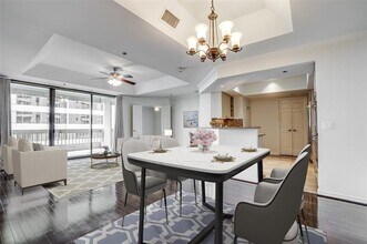 5909 Luther Ln in Dallas, TX - Foto de edificio - Building Photo