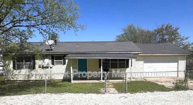 property at 824 W 1st St