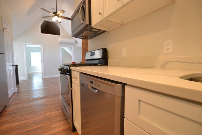 11 Ranelegh Rd, Unit 2 in Boston, MA - Building Photo - Building Photo