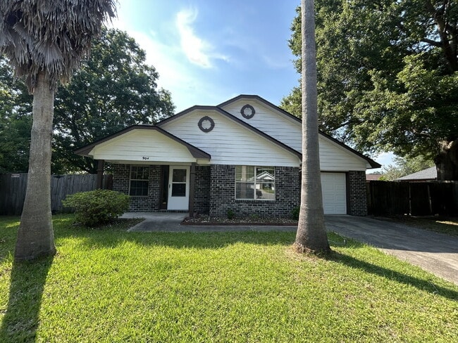 904 Canyon Ct