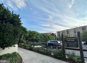 8380 Greensboro Dr in McLean, VA - Building Photo - Building Photo