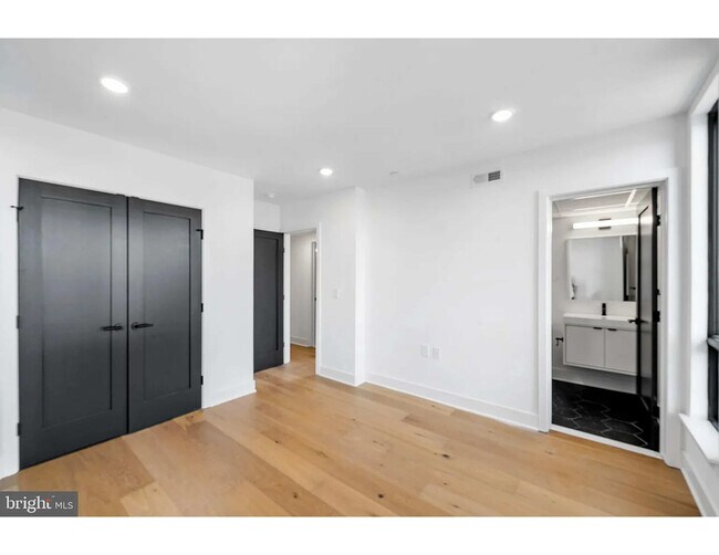 1800 W Girard Ave in Philadelphia, PA - Building Photo - Building Photo