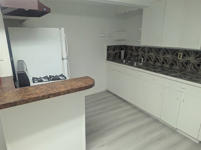 1112 Ave M 1/2, Unit 2 in Galveston, TX - Building Photo