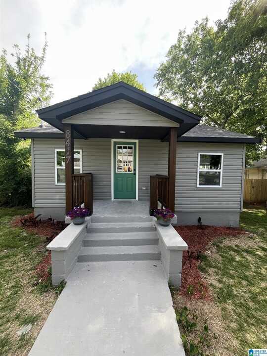 8417 Thomas Ave in Leeds, AL - Building Photo