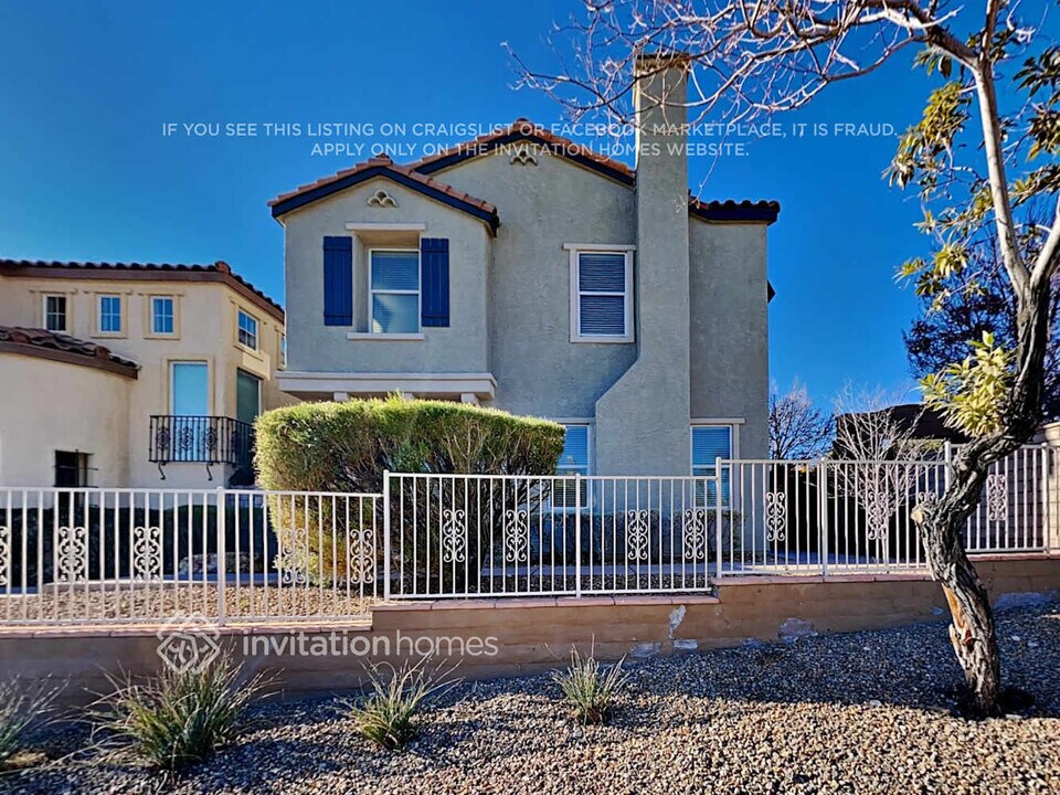 936 Douglas Flat Pl in Las Vegas, NV - Foto de edificio