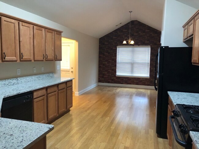 372 Castle Top Ln in Lawrenceville, GA - Foto de edificio - Building Photo