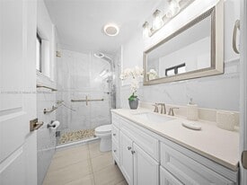 4355 W 9th Ct in Hialeah, FL - Building Photo