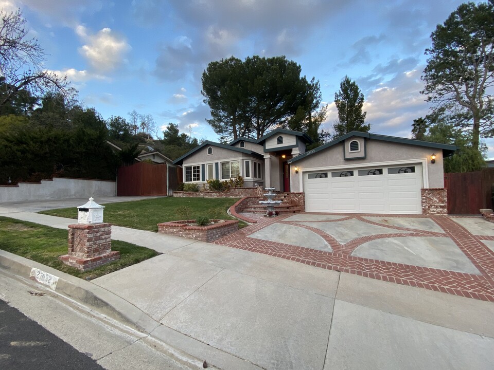 27932 Calypso Ln in Santa Clarita, CA - Building Photo