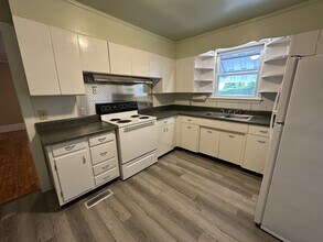 221 E Franklin St in Milledgeville, GA - Building Photo - Building Photo