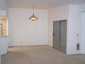 1276 Bellevue Way NE in Bellevue, WA - Building Photo - Building Photo