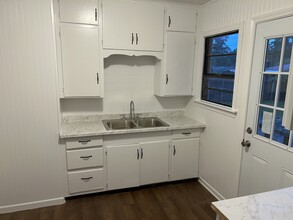 704 Massie St in Atlanta, TX - Building Photo - Building Photo