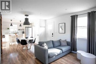 426 Wilson St E in Ancaster, ON - Building Photo - Building Photo