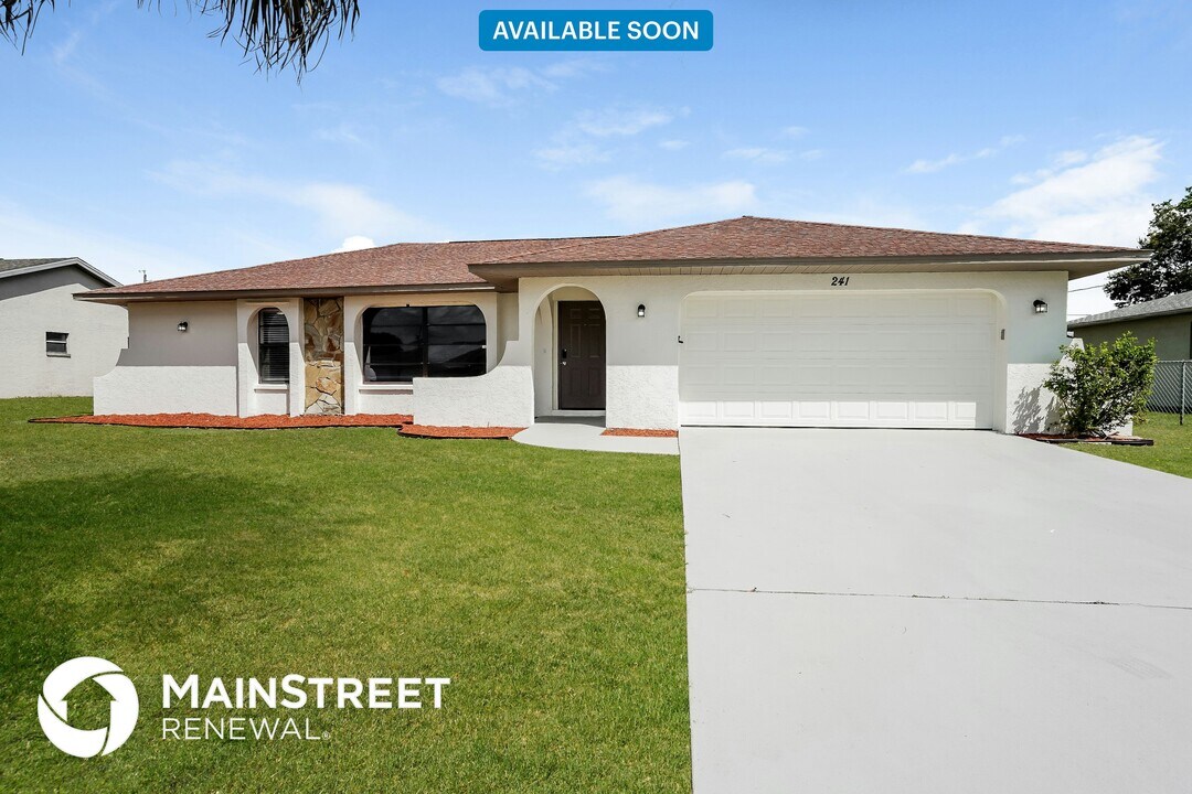 241 NE 10th Ave in Cape Coral, FL - Building Photo