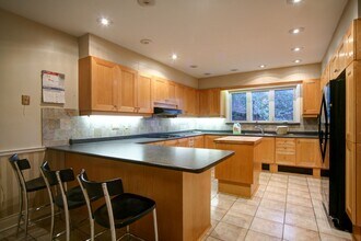 16 Carousel Ct in Toronto, ON - Building Photo - Building Photo