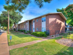 Coventry Cove in Oklahoma City, OK - Building Photo - Building Photo