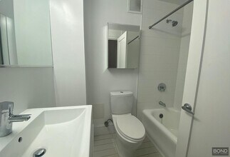 400 E 57th St in New York, NY - Building Photo - Building Photo