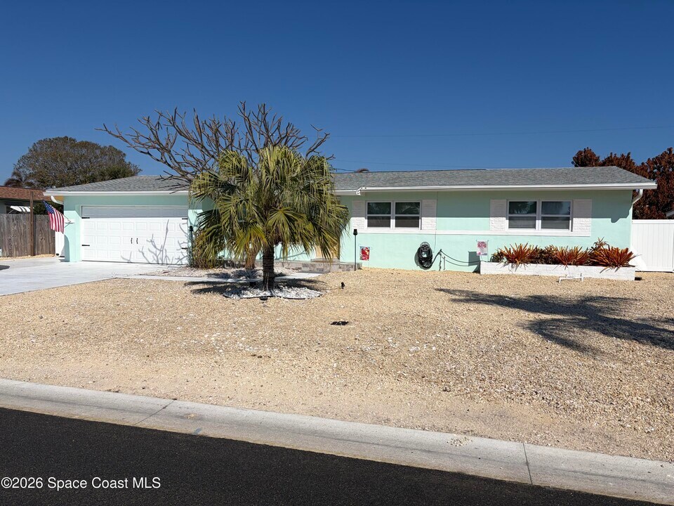 209 SE 3rd St in Satellite Beach, FL - Building Photo