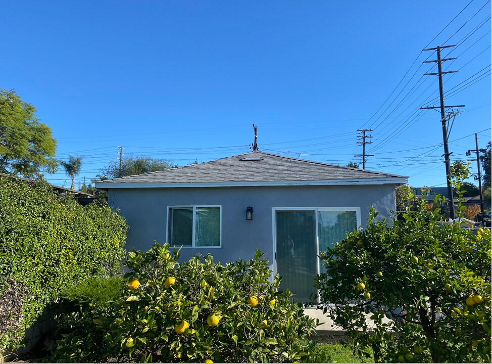 12671 Victoria Ave in Los Angeles, CA - Building Photo