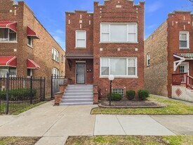 7631 S Cornell Ave in Chicago, IL - Building Photo
