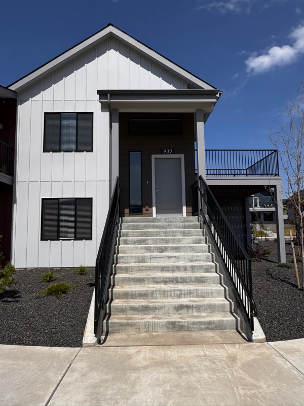 property at 932 E RR Ave