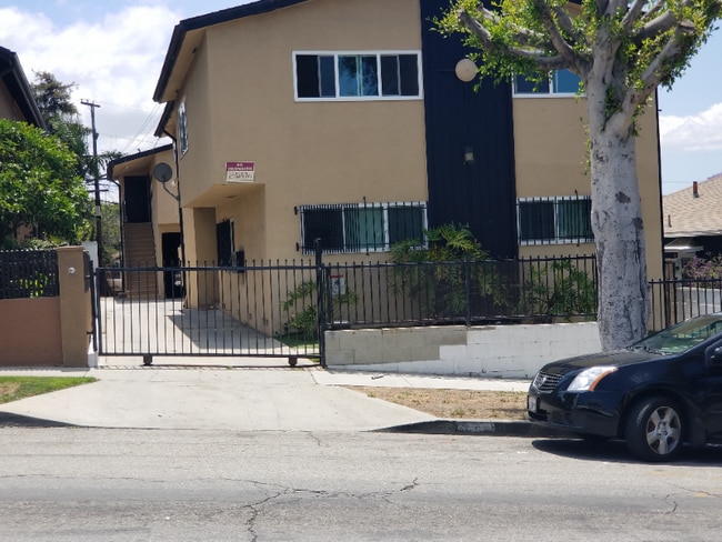 634 E Hyde Park Blvd