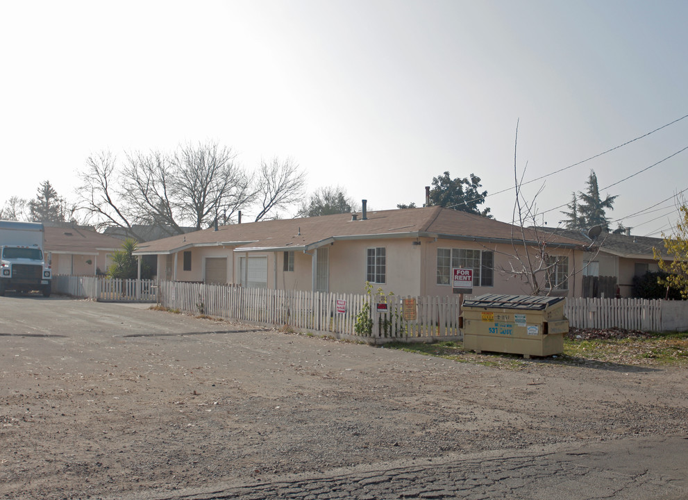 1530 Nadine Ave in Modesto, CA - Building Photo