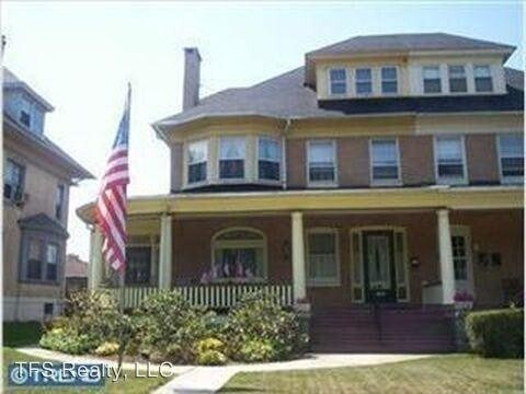 1242 E High St in Pottstown, PA - Building Photo