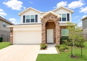 323 Bennett St in Angleton, TX - Building Photo