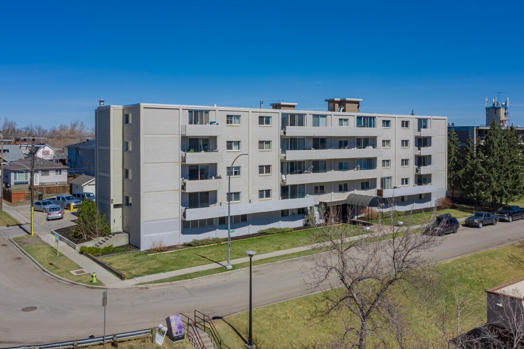 CityView in Calgary, AB - Building Photo