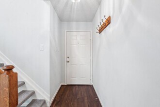12108 Green Leaf Ct in Fairfax, VA - Building Photo - Building Photo