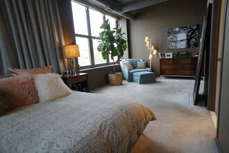 933 W Van Buren St, Unit 913 in Chicago, IL - Foto de edificio - Building Photo